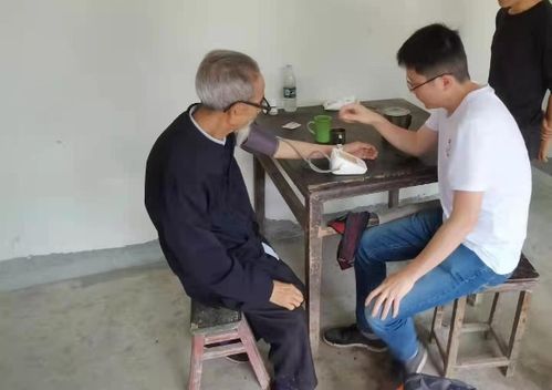 医学博士驻村第一书记 义诊暖民心，鞋厂兴产业，养护惠晚年